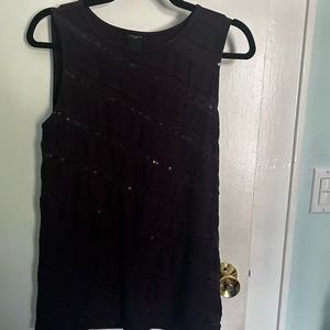 in great condition! Plum tank top with diagonal sequins!